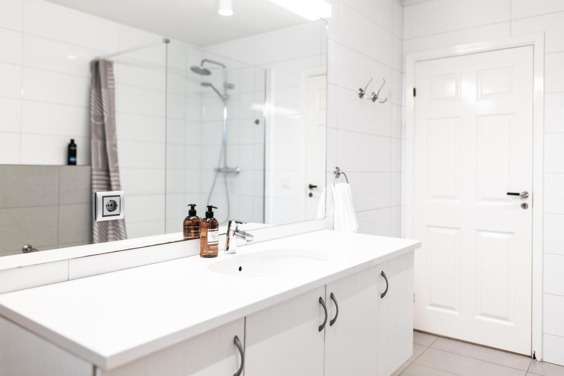 Two-Bedroom Apartment with Balcony - Ránargata 46