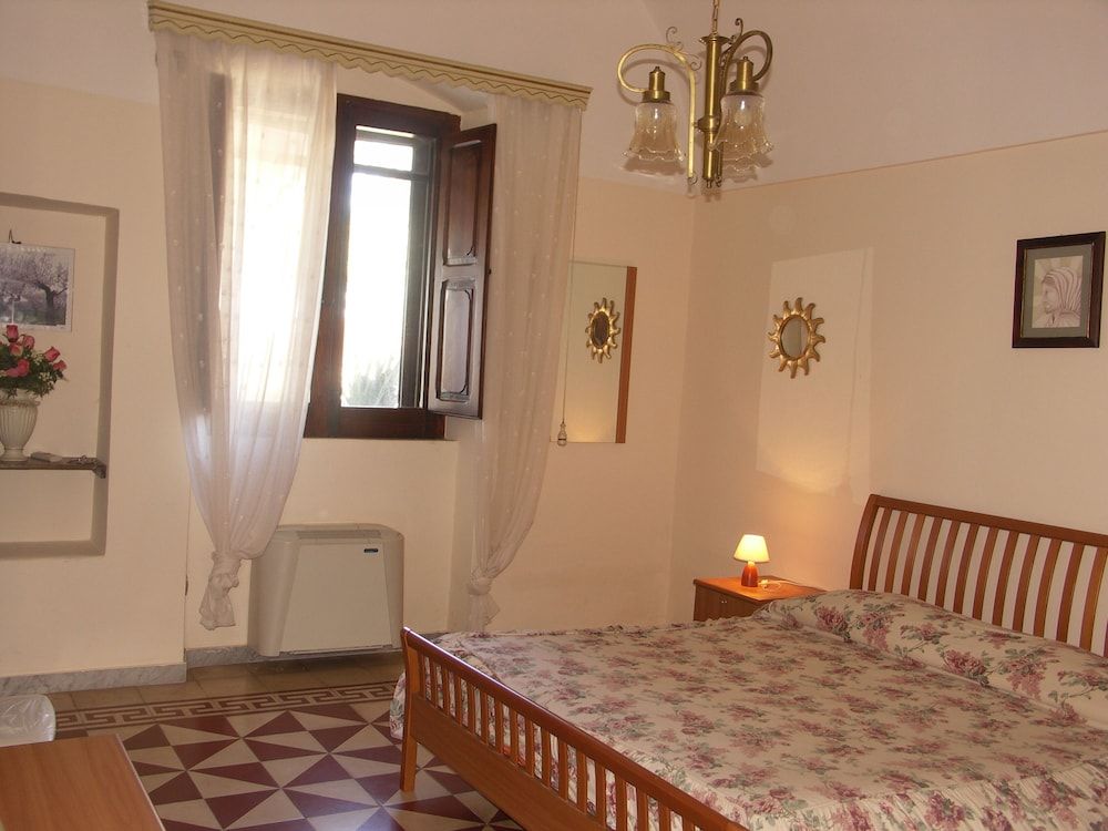 Agriturismo Regno di Marzagaglia Family Room, Multiple Beds, Private Bathroom 2