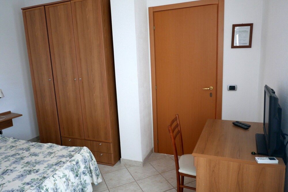 Agriturismo Regno di Marzagaglia Double Room, 1 Queen Bed, Private Bathroom, Tower 2
