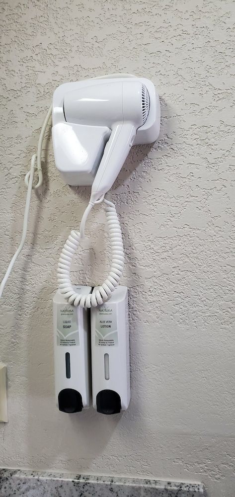 Crescent Park Motel & Suites Standard Single Room, 1 King Bed 6