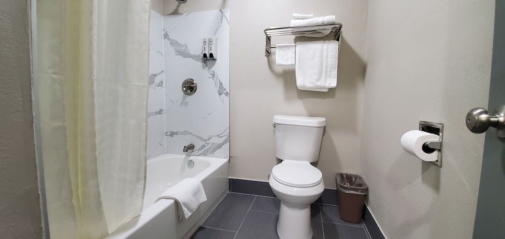 Crescent Park Motel & Suites Standard Single Room, 1 King Bed 5