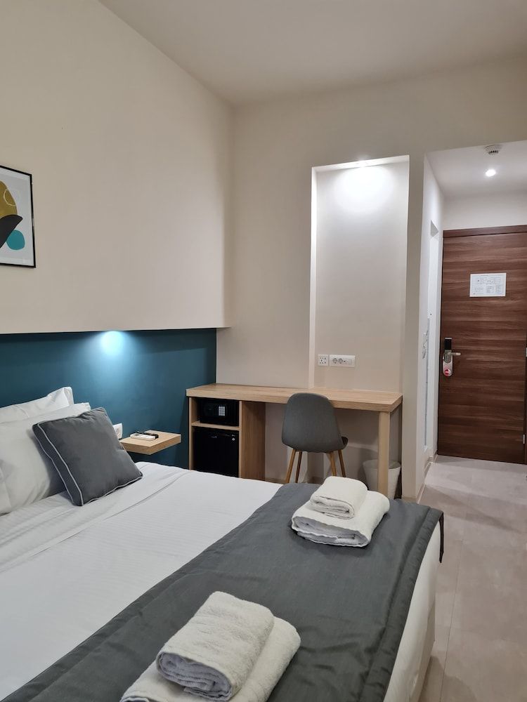 The Convo Athens Riviera Room, Balcony (Easy Living) 8