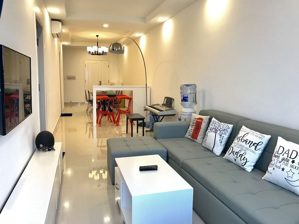 Luxury Apartment, 2 Bedrooms, Balcony, Lake View