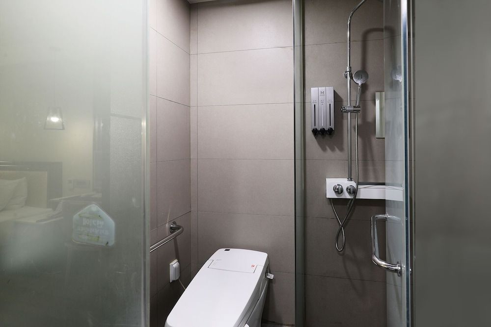 Mind Hotel Deluxe Room 6