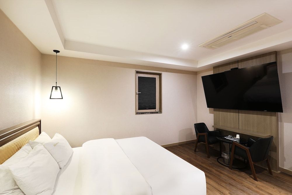 Mind Hotel Deluxe Room