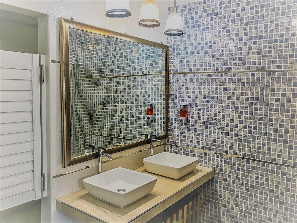 Bangkok Saran Poshtel Economy Room, Multiple Beds, Shared Bathroom 5