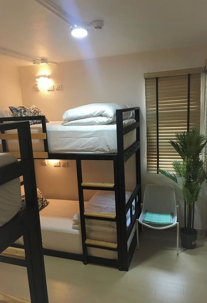 Bangkok Saran Poshtel Economy Room, Multiple Beds, Shared Bathroom 3