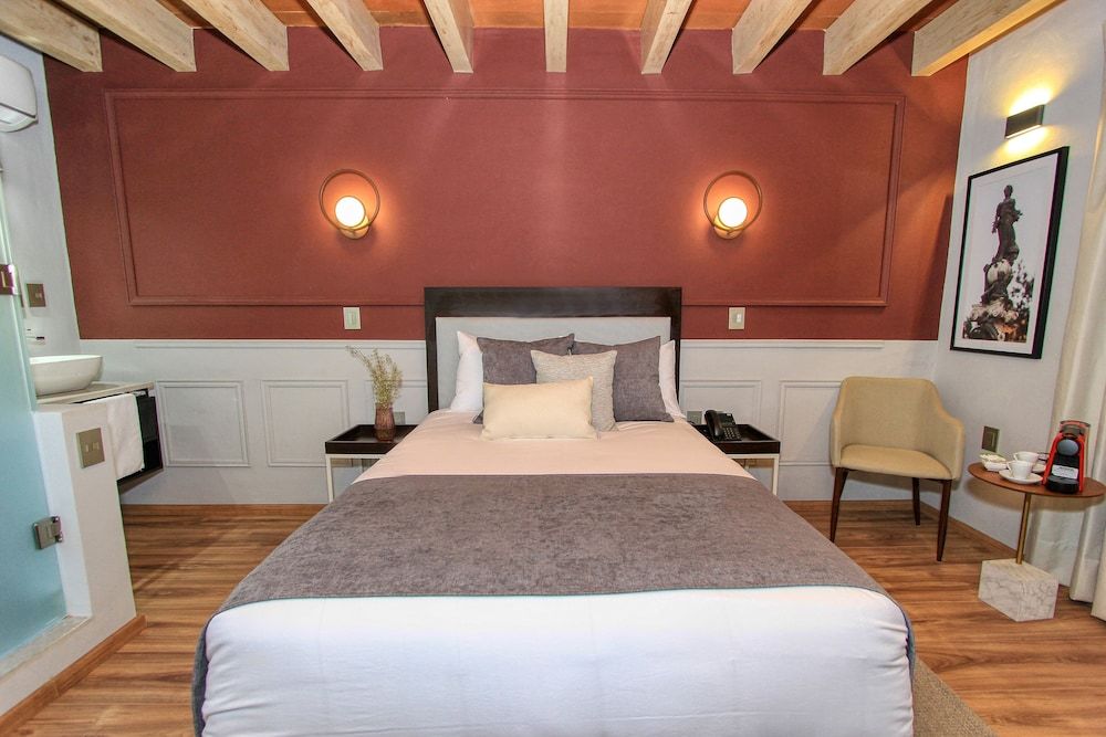 Deluxe Room, 1 Queen Bed (Azahar)