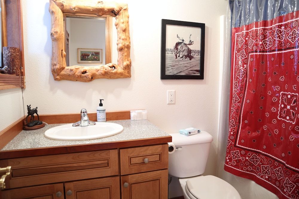 The Inn on Bigfork Bay John Wayne Suite 5