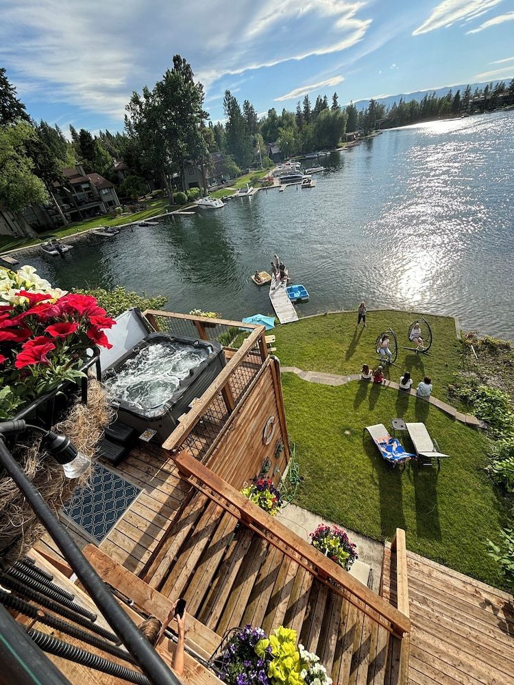 The Inn on Bigfork Bay John Wayne Suite 4