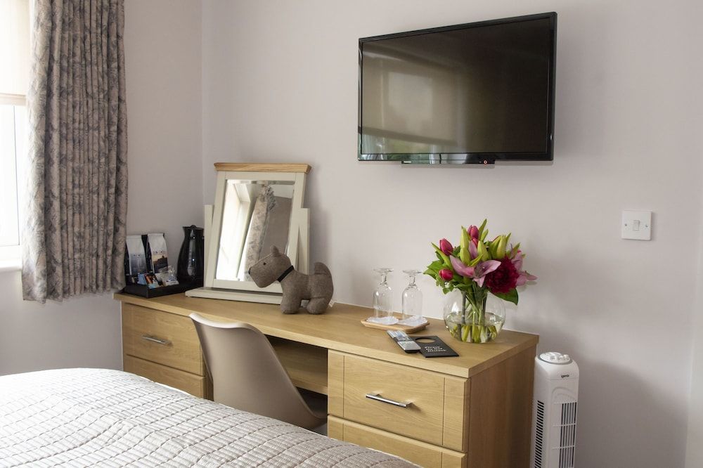 Rose and Crown Superior Double Room 9