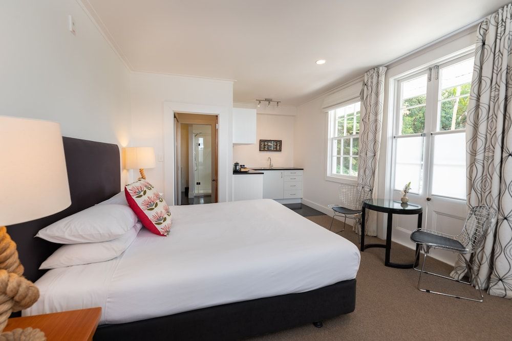 Pohutukawa Suite