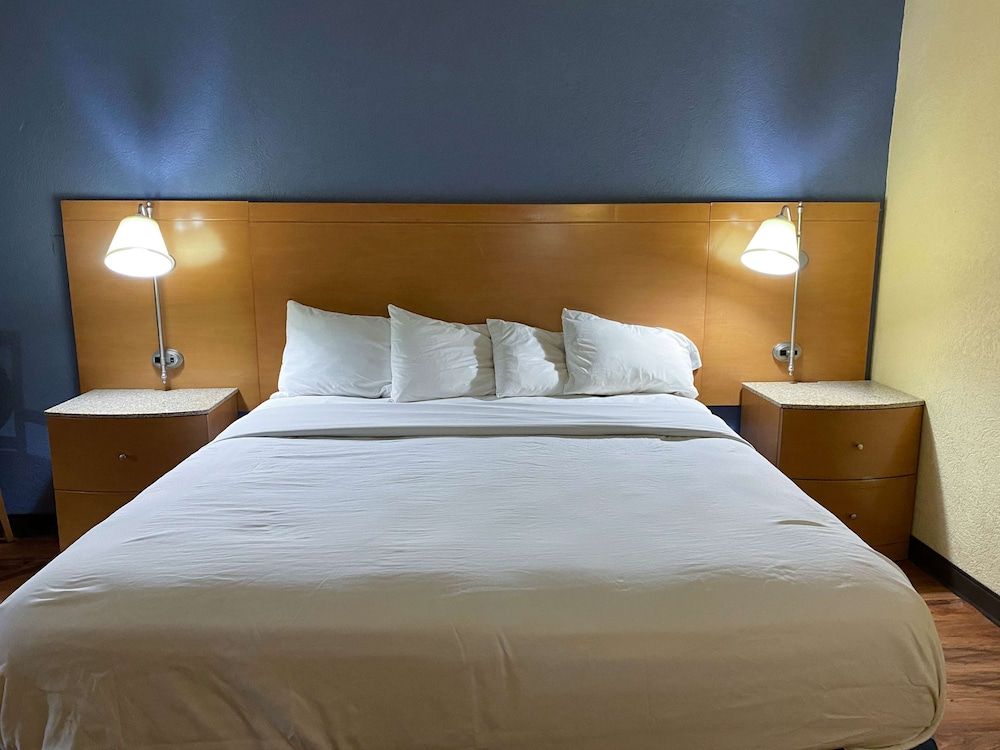 undefined Studio 6 Savannah, GA - Gateway & I-95