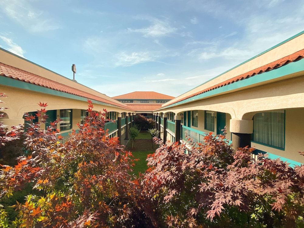 undefined Studio 6 Extended Stay - Savannah, GA - Gateway & I-95 2