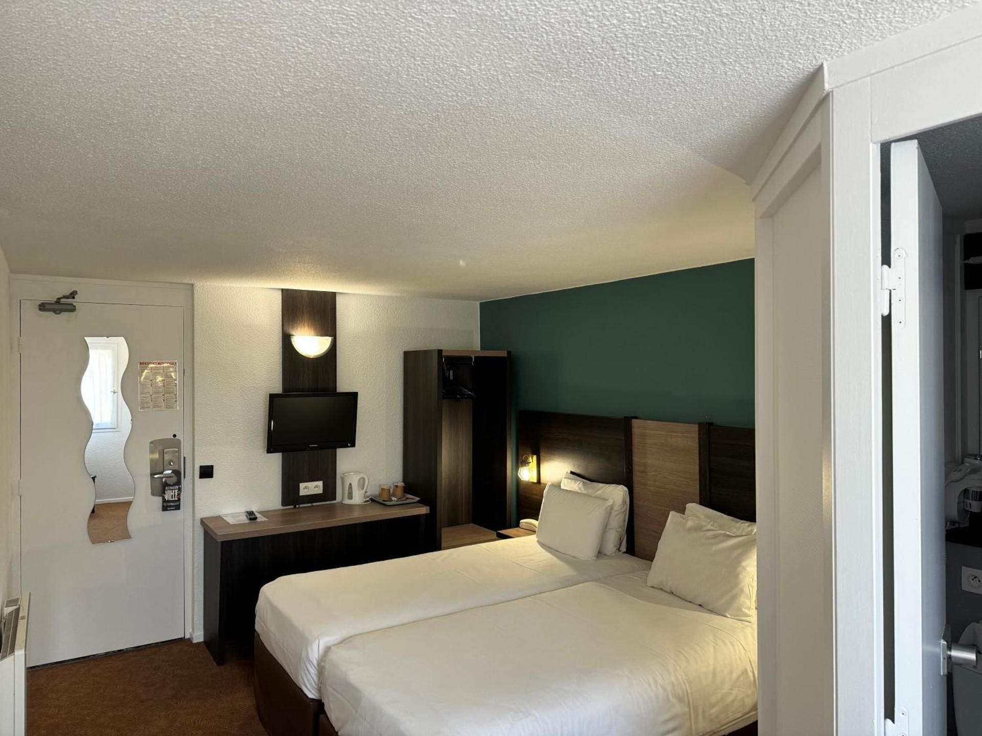 Kyriad Epernay Standard Room - 2 Single Beds