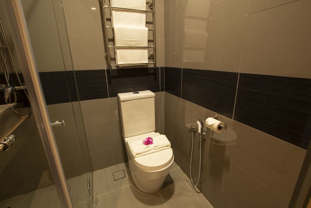 AZ Hotel & Serviced Apartments Standard King Room 6