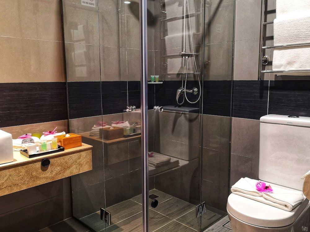 AZ Hotel & Serviced Apartments Standard King Room 7