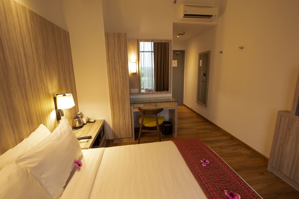 AZ Hotel & Serviced Apartments Standard Queen Room 5