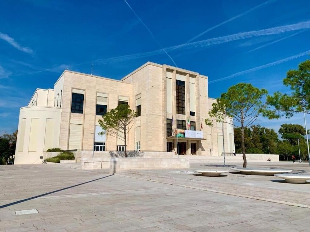 undefined Villa Venice Movie 4