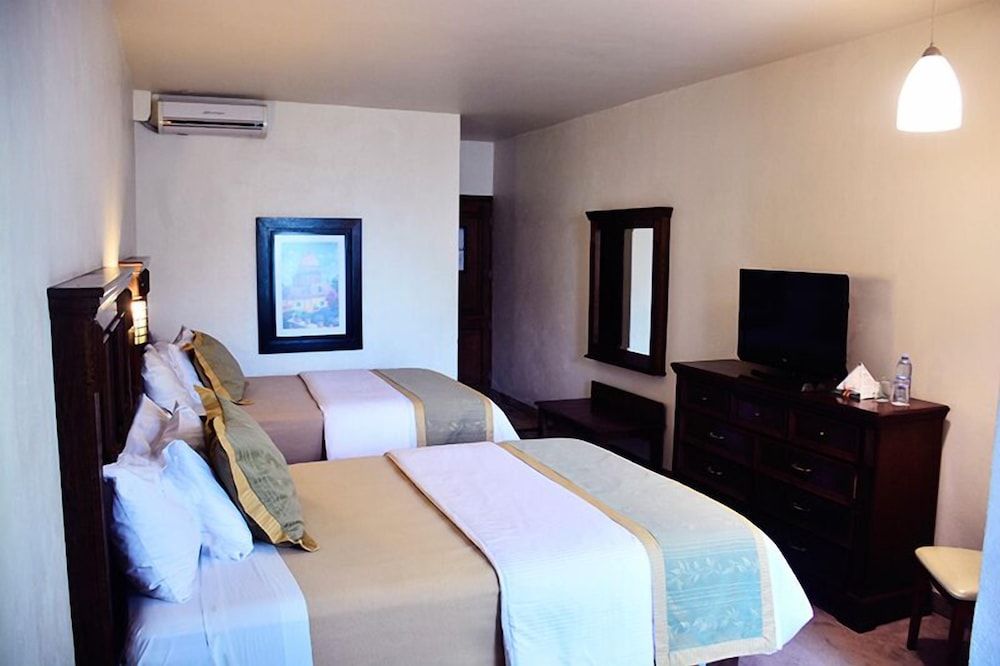 Hotel San Carlos Tequisquiapan Basic Double Room, 2 Double Beds 3