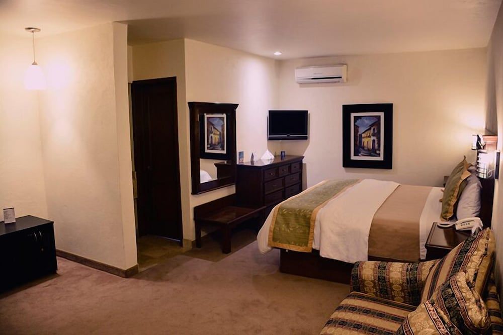 Hotel San Carlos Tequisquiapan Junior Suite, 1 King Bed 3