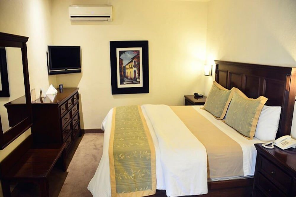 Hotel San Carlos Tequisquiapan Basic Double Room, 1 King Bed 4