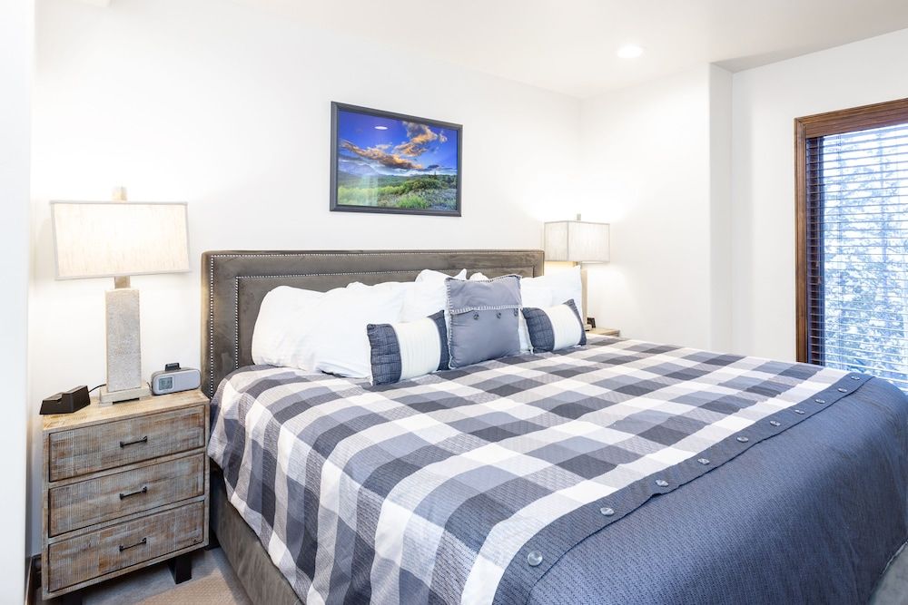 Ridgepoint Condo at Deer Valley - 3 Bedroom - #124