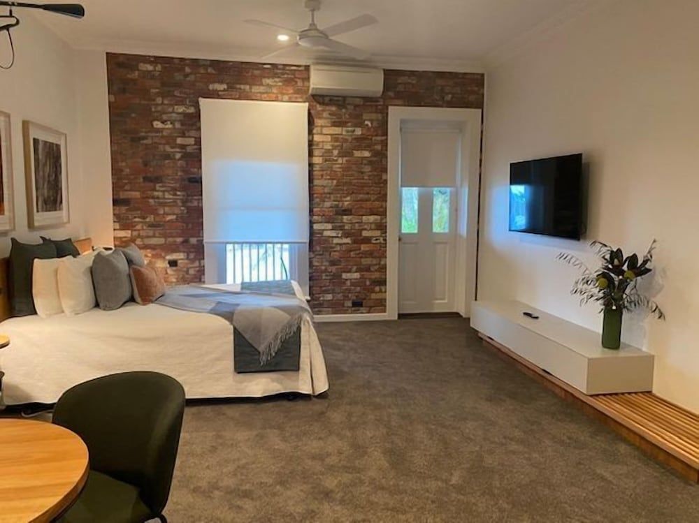 Royal Family Spa Suite
