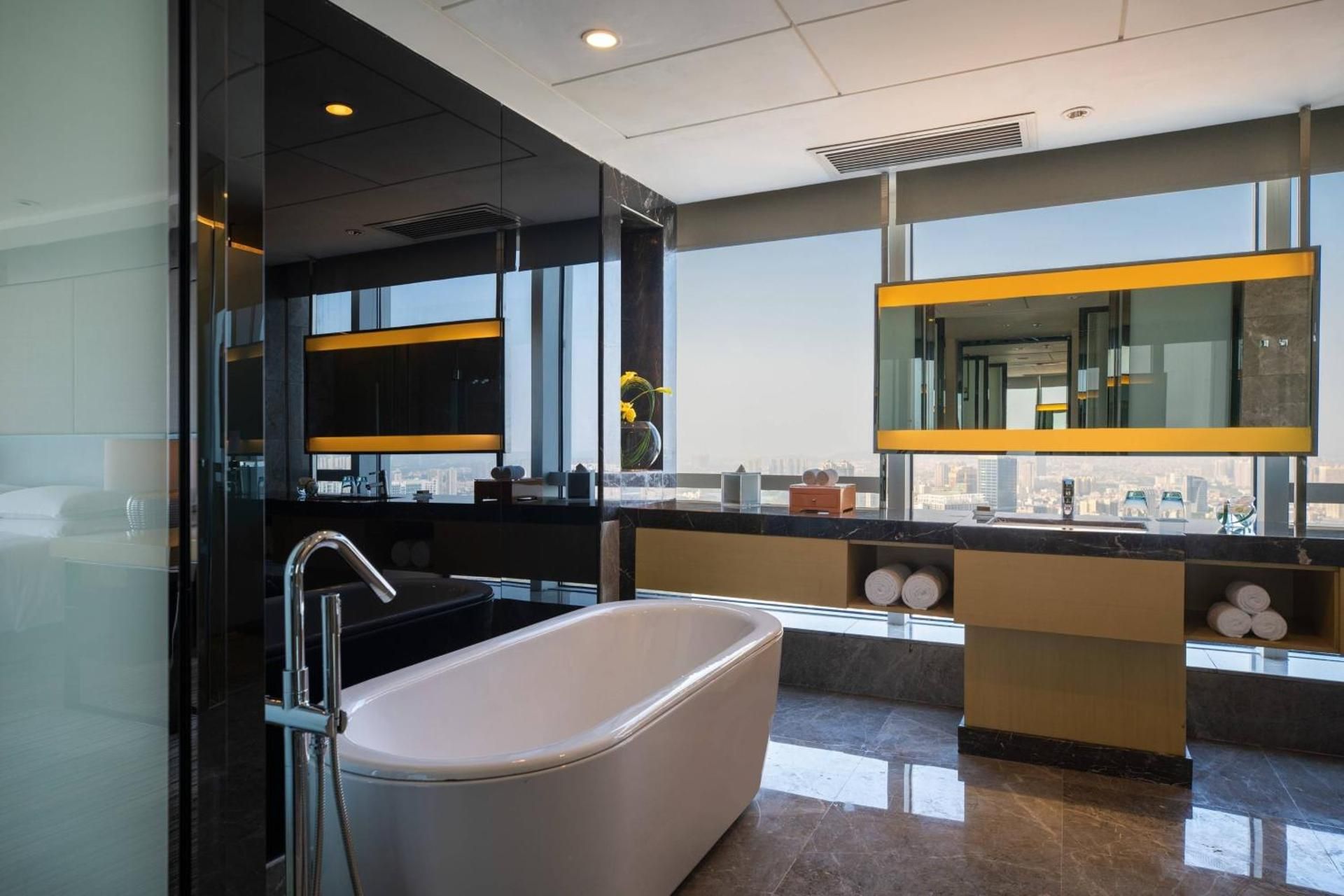 Club Suite, Club lounge access, 1 Bedroom Suite, 1 King, River view