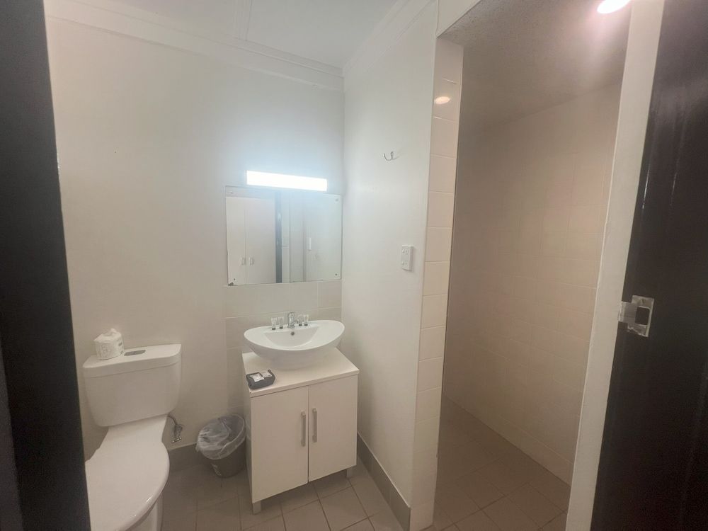 Jumbuck Motel Queen Room 5