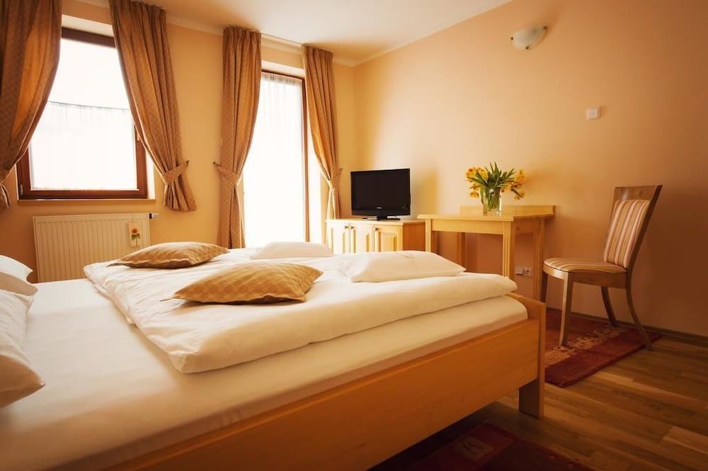 Hotel Karpatsky Dvor Business Double or Twin Room 2