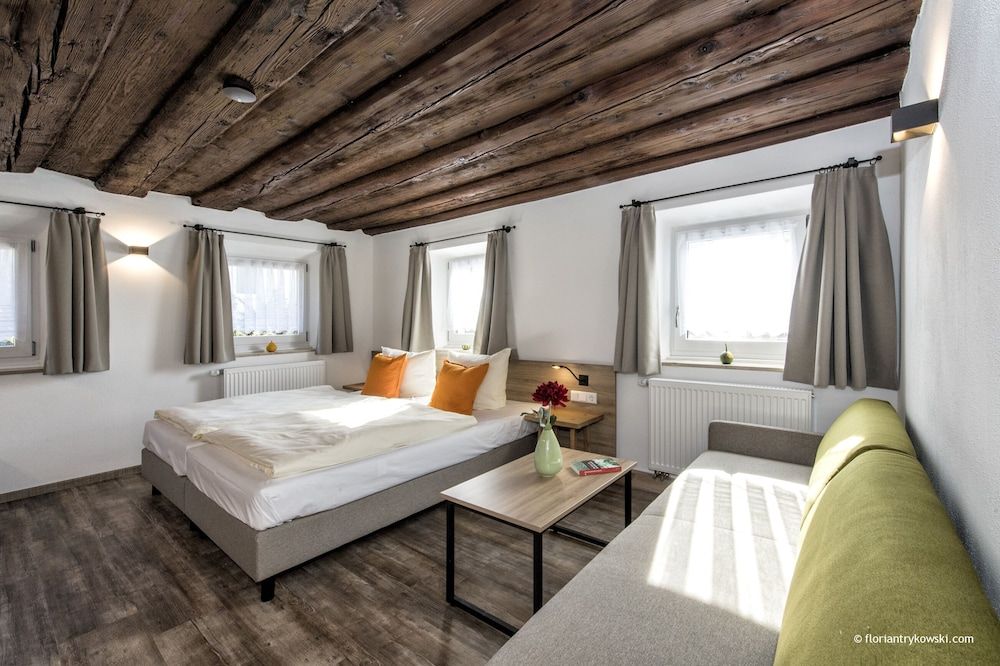 Deluxe Apartment, King and Sofa Bed, Courtyard View