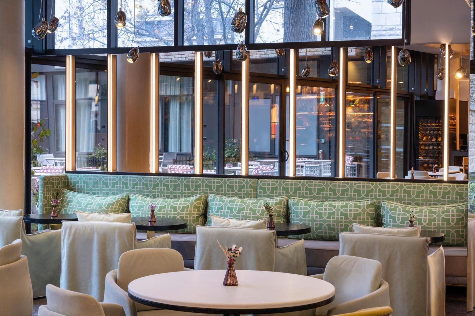 shared lounge/tv area