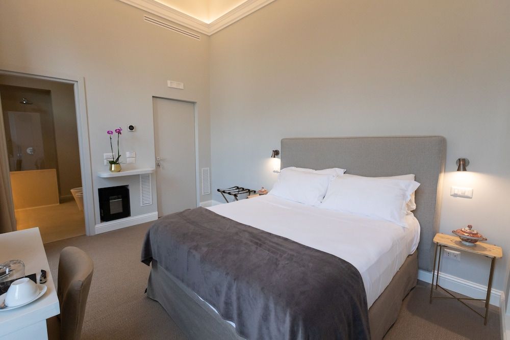 undefined Domus 21 Luxury Suites 6