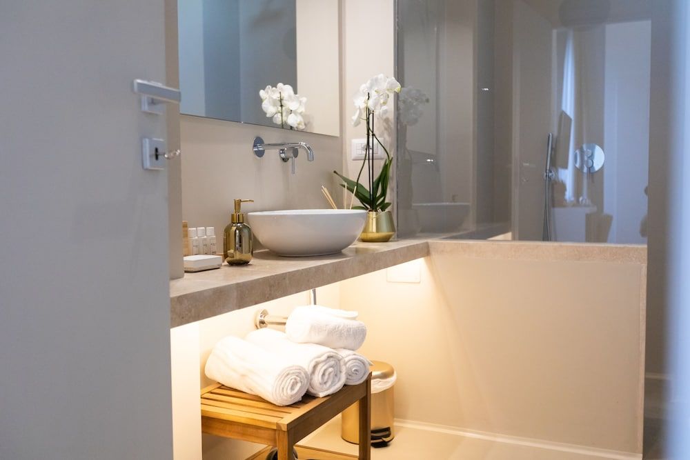 undefined Domus 21 Luxury Suites 9