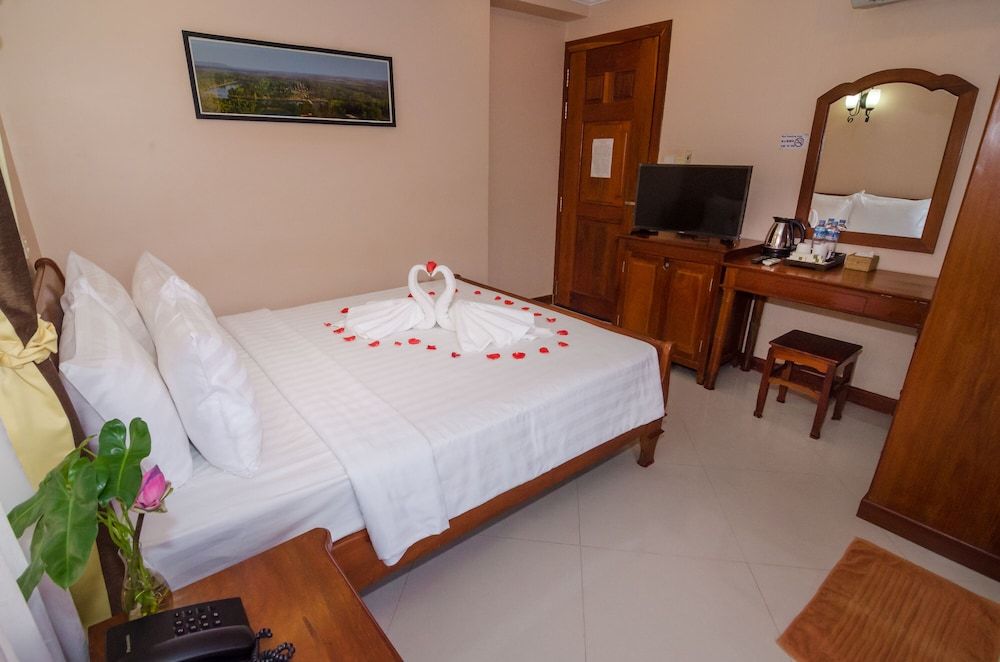 Neth Socheata Hotel Deluxe Double Room, 1 King Bed (Free Airport Pick Up) 5