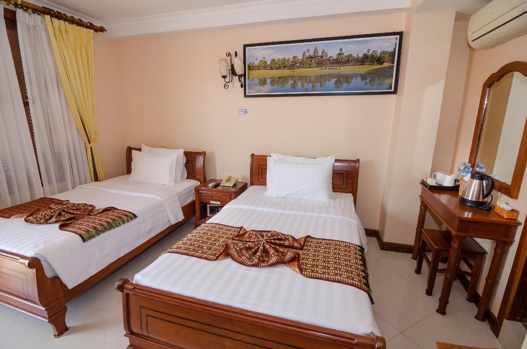 Neth Socheata Hotel Deluxe Twin Room