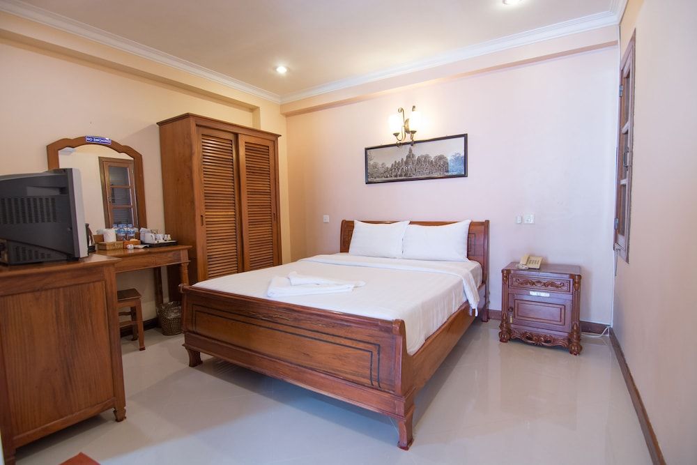 Neth Socheata Hotel Deluxe Double Room, 1 King Bed (Free Airport Pick Up) 3