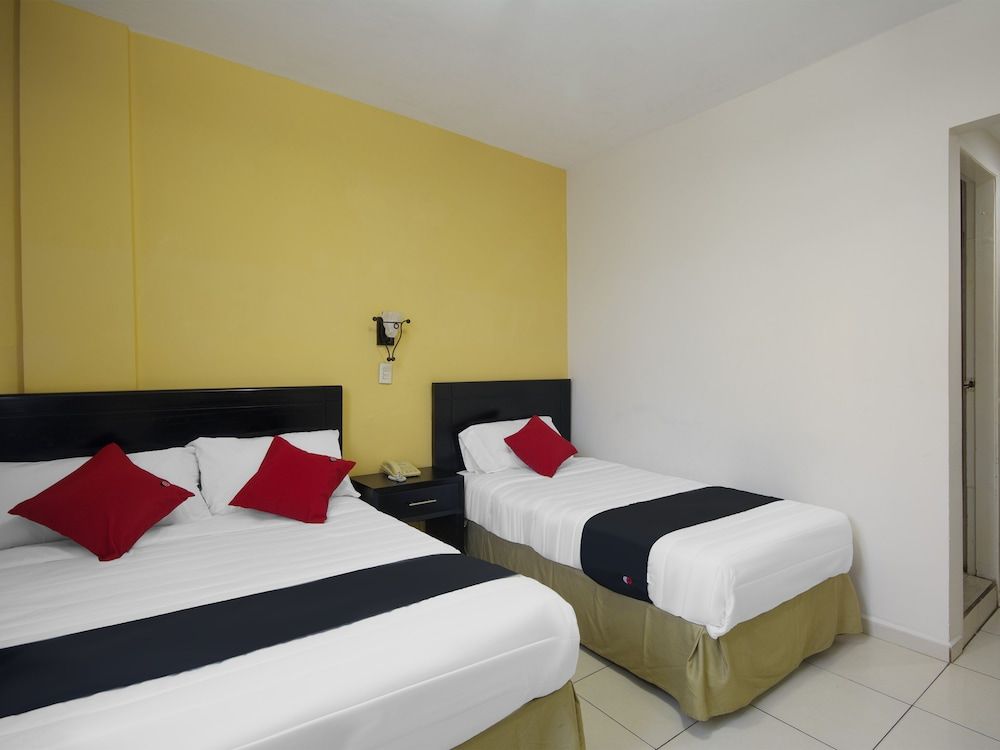 Hotel Impala de Tampico Standard Triple Room (1 queen bed) 2