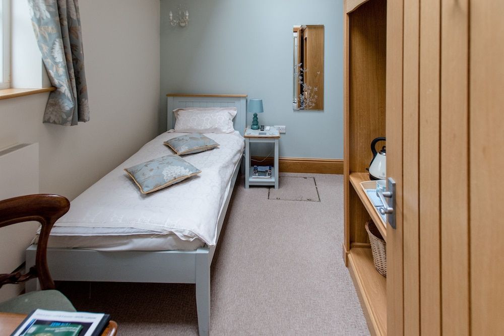 Mere Brook House Single Room (Blossom)