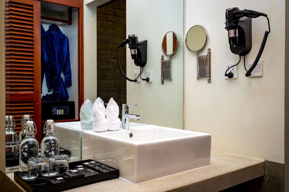 Blanc Smith Residence Classic Room with Balcony 6