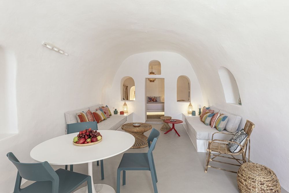 White Cave Villa by Caldera Houses Traditional Villa 9