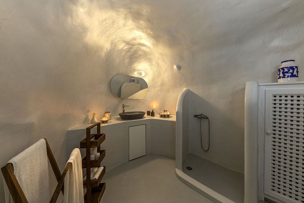 White Cave Villa by Caldera Houses Traditional Villa 11