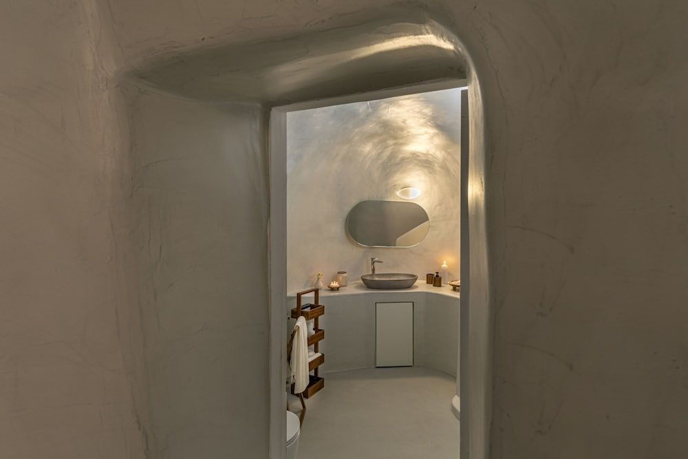 White Cave Villa by Caldera Houses Traditional Villa 12
