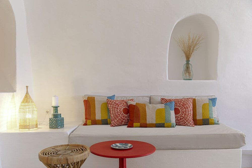 White Cave Villa by Caldera Houses Traditional Villa 10