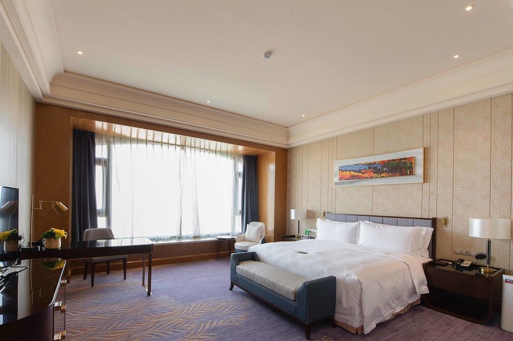 Business Sea View Room With King Size Bed