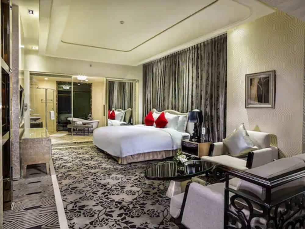 Executive Suite with Sea View  with King Size Bed
