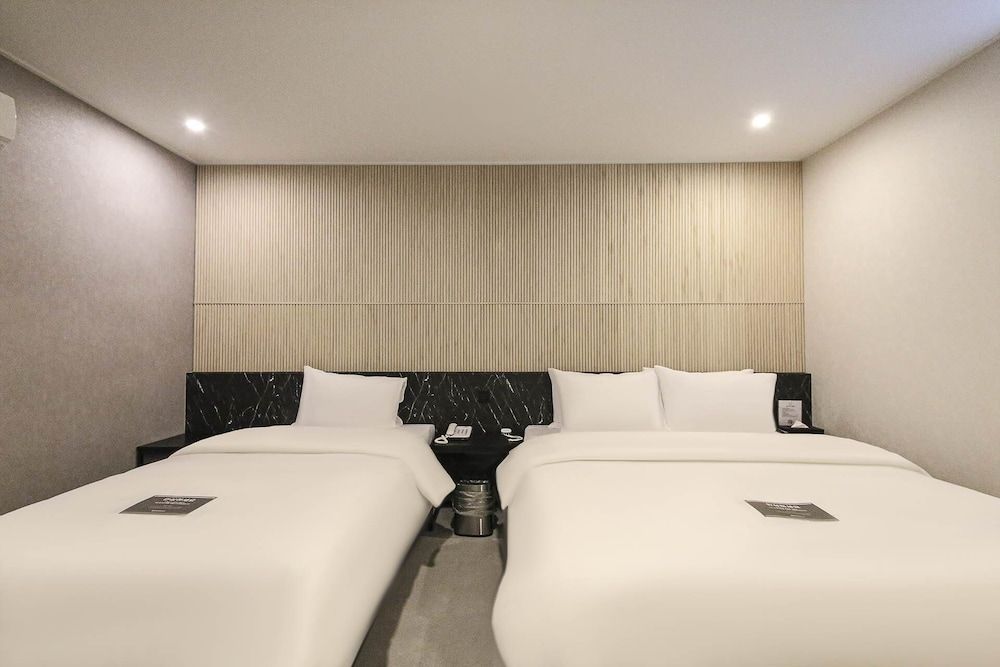Hotel 24st Urban Brown Seosan Lake Park Royal Twin /(Extra Person Fee) Free Ramyeon,Air purifier,Styler,Netflix,Free Laundry & Dry,Amenities 3