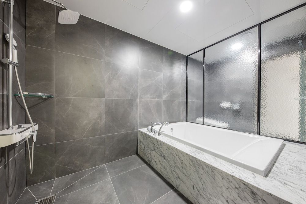 Hotel 24st Urban Brown Seosan Lake Park VIP Prestige / Free Ramyeon,Massage Chair Air Purifier,Finest Latex,Table,Styler,Netflix,Amenities 8