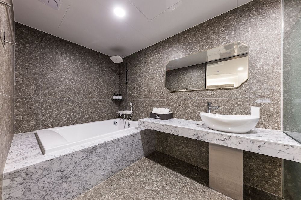 Hotel 24st Urban Brown Seosan Lake Park VIP Prestige / Free Ramyeon,Massage Chair Air Purifier,Finest Latex,Table,Styler,Netflix,Amenities 10